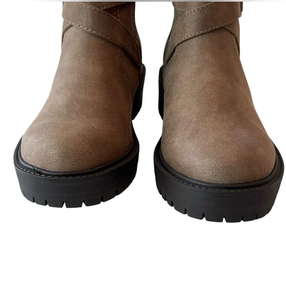DV By Dolce Vita Oaklyn Faux Leather Boots Brown Fur Round Toe Zip Buckle 8.5